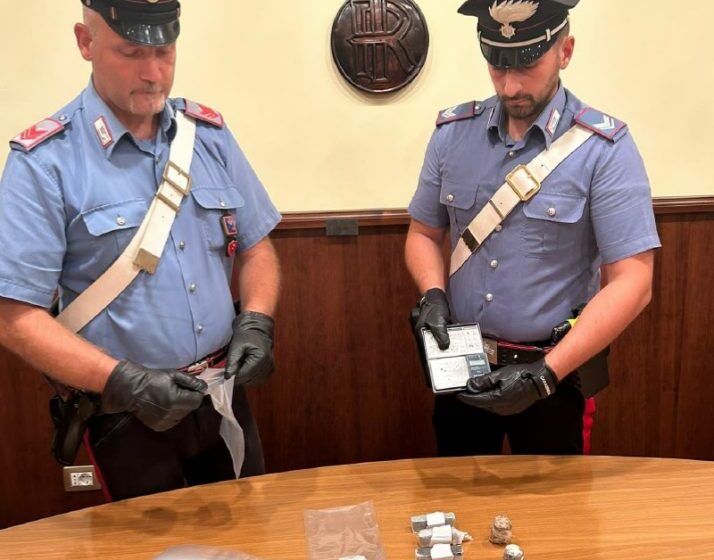 Mezzo chilo di droga nascosta in frigo, coppia arrestata a San Faustino