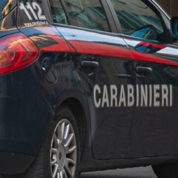 Uccide la madre a calci e pugni, arrestato