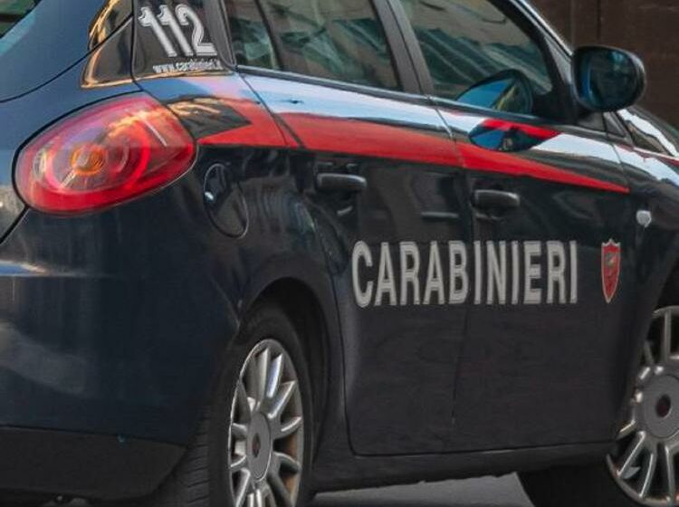 Uccide la madre a calci e pugni, arrestato