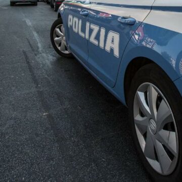 Cadavere trovato in un cassonetto, 4 arresti