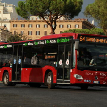 Roma, lunedì 9 ottobre sciopero Atac e Cotral: a rischio metro, bus e treni