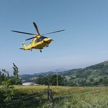 Perde il controllo e cade dallo scooter, incidente nel bosco a Tuscania