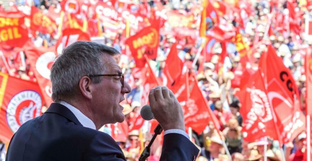 Cgil in piazza a Roma, Landini:”La Costituzione va applicata, basta subire”