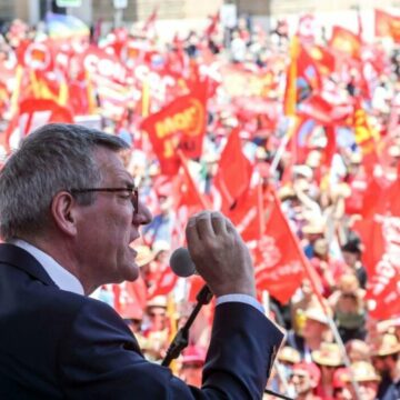 Cgil in piazza a Roma, Landini:”La Costituzione va applicata, basta subire”