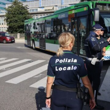 Uomo 48enne travolto e ucciso da un autobus sulle strisce pedonali