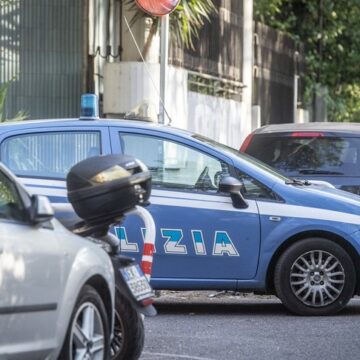 “Ti schiaccio la testa”, minacce e botte alla nonna affidataria