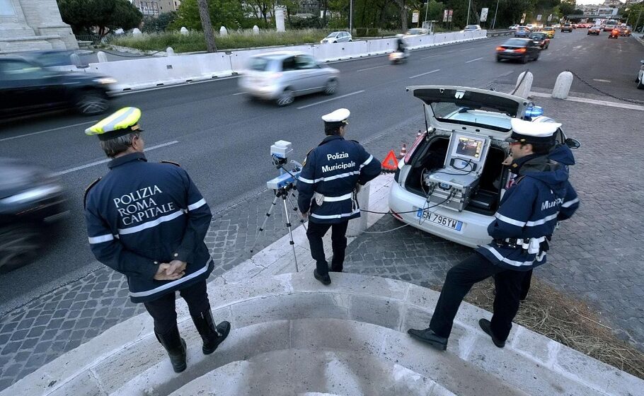 Roma, incidente a piazza Sempione: anziano travolto è in gravi condizioni