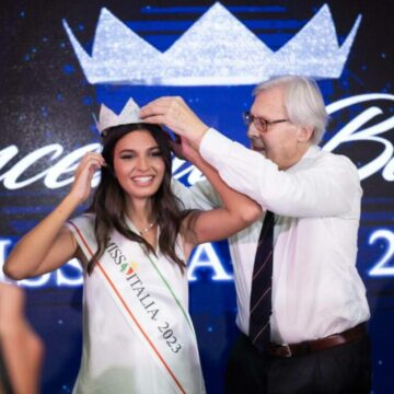 Sgarbi intanto incorona Miss Italia, figlia di un senatore leghista