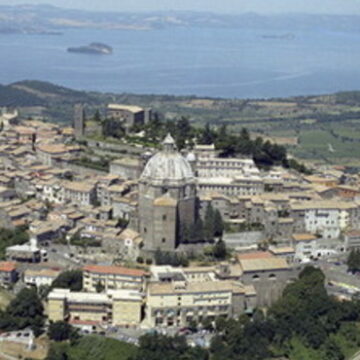 Montefiascone, due ladri tentano un furto in una abitazione, ma è casa di un carabiniere