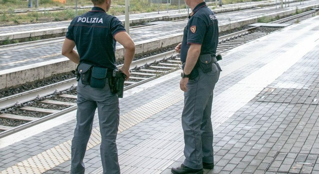 Viaggiava sul treno regionale Orte-Roma, fuggiva da una condanna a 4 anni di carcere