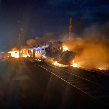 Cosenza, scontro tra un treno e un camion: due le vittime