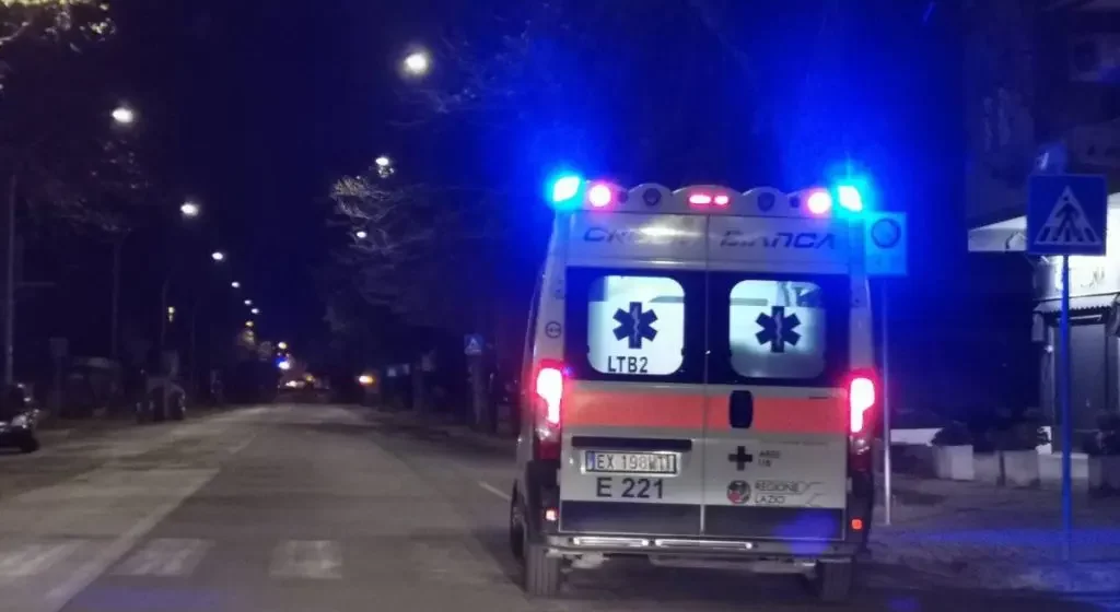 Caprarola, auto finisce fuori strada e si ribalta: morto un 19enne