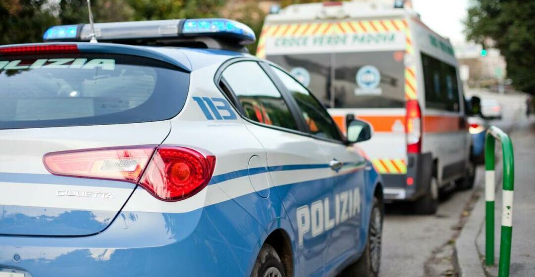 Violenze in famiglia, con il cacciavite contro la nipotina, moglie colpita più volte per difenderla