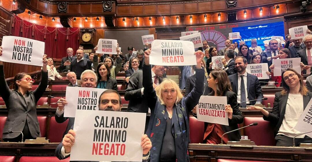 Ok della Camera al salario minimo senza i 9 euro, Schlein: “Il governo ce l’ha coi poveri”