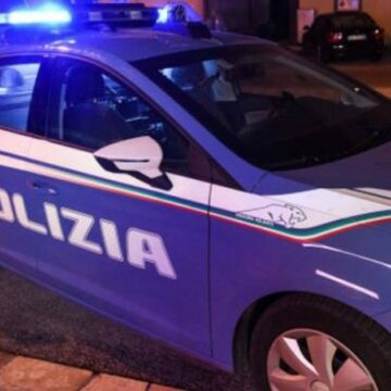 Viterbo, ubriaco minaccia i clienti di un bar con un coltello