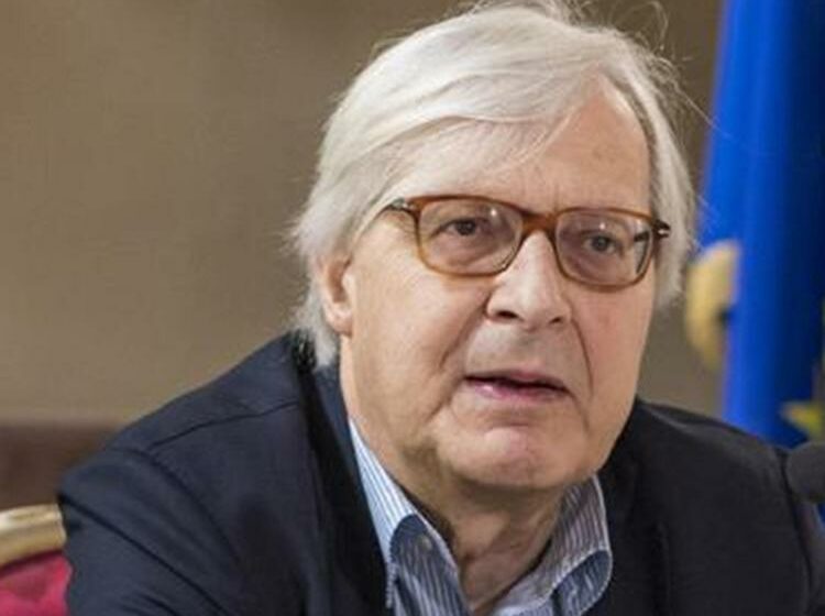 Perquisite le case di Vittorio Sgarbi, sequestrato quadro di Manetti