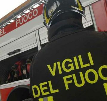 Tuscania, cane cade in pozzo artesiano, salvato dai vigili del fuoco