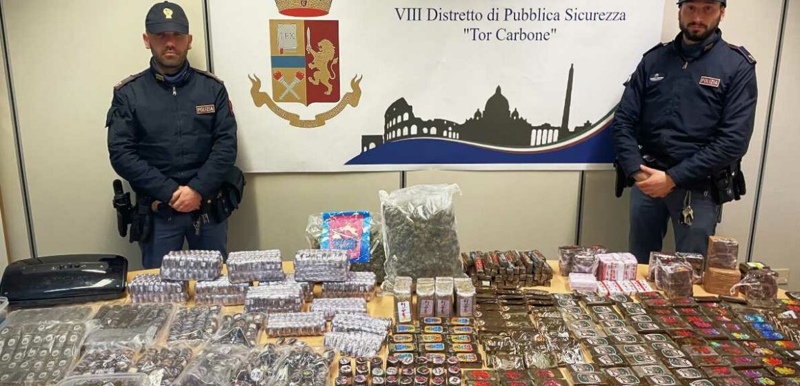 Sorprese con 55 chili di droga in casa: arrestate due giovani pusher