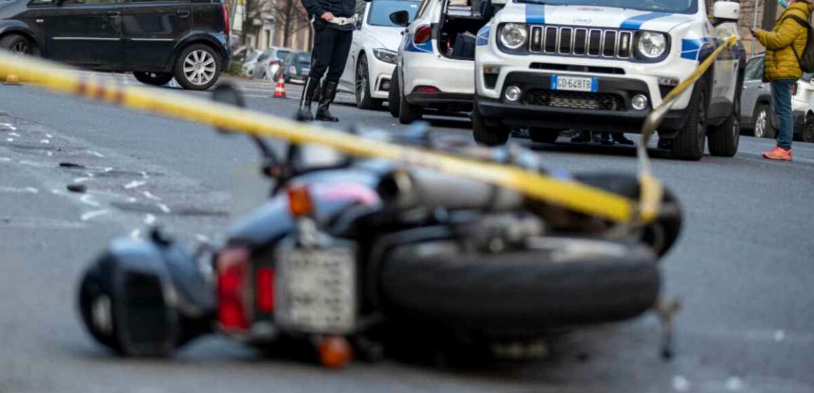 Cronache laziali, auto contro scooter, grave un 17enne