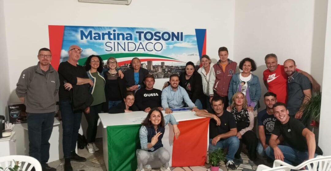 Foto di gruppo ed entusiasmo alle stelle in casa “Martina Tosoni Sindaco”