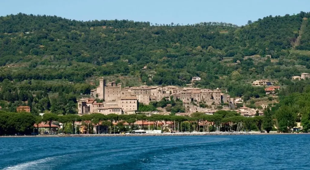 Bolsena, bagnanti trovano un ordigno bellico