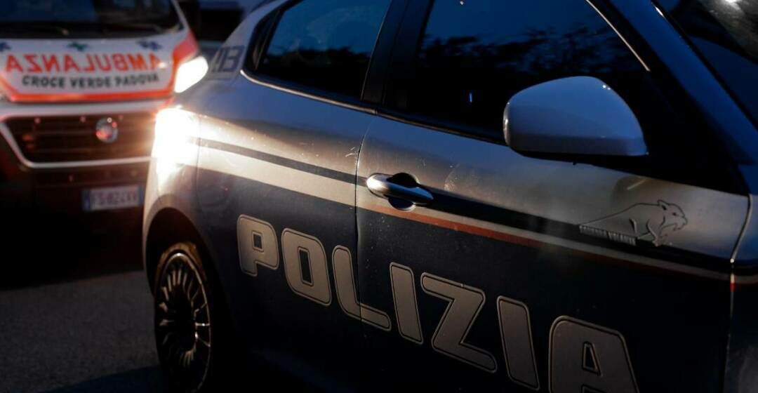 Roma, maxi rissa all’alba con i coltelli: tre ragazzi feriti, uno è grave