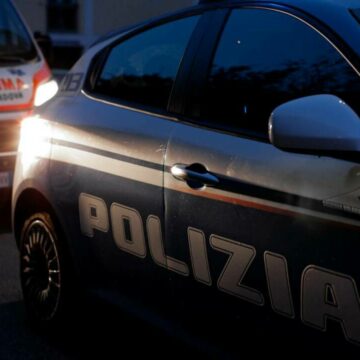 Roma, maxi rissa all’alba con i coltelli: tre ragazzi feriti, uno è grave