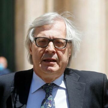 Nuova indagine su Vittorio Sgarbi: è accusato di induzione indebita