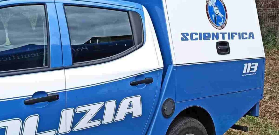 Ragazzo trovato in una pozza di sangue: ferite alla gola, è grave