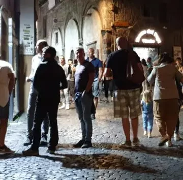 Viterbo, sicurezza e decoro urbano, stop a bivacchi e alcool in strada