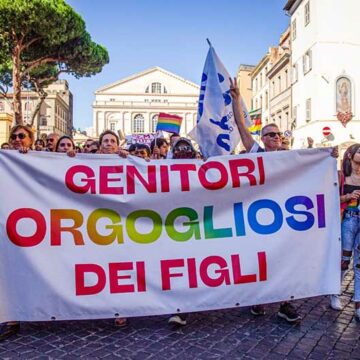 “Siamo indignati per l’invito a Vannacci”, Arcigay & C polemizzano con Ombre Festival