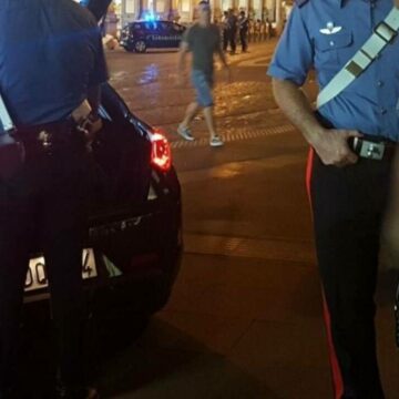 “Aiuto, mi sta rapinando”: baby-borseggiatore fermato dai Carabinieri