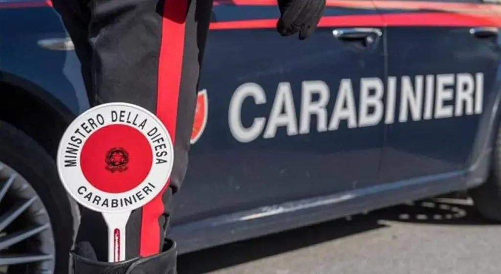 Sutri, trovato con coltello a serramanico in auto, denunciato 32enne per porto abusivo di armi