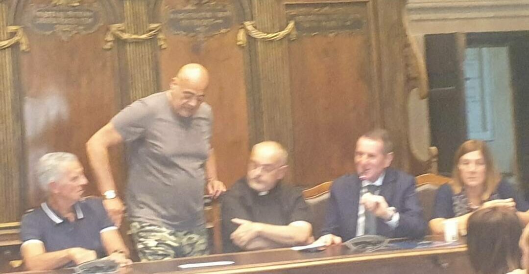 Presentazione “Trasporto”, Sandro Rossi si commuove e abbandona la sala tra gli applausi