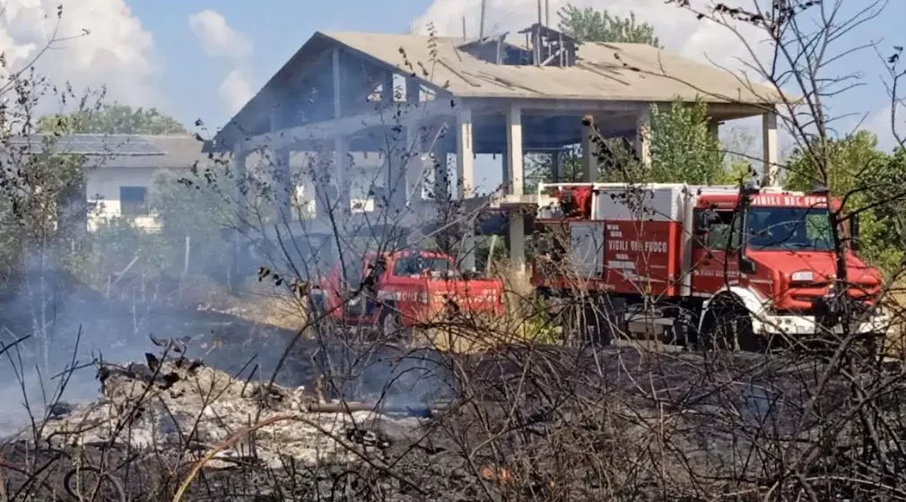 Incendio a Bomarzo, in campo protezione civile e vigili del fuoco