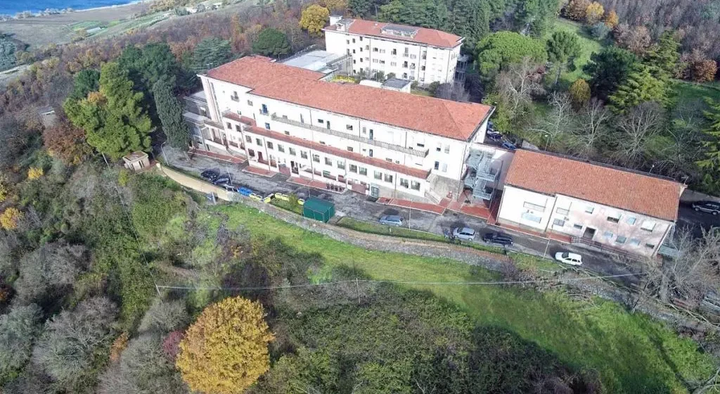 Montefiascone, paziente muore precipitando da una finestra di Villa Serena