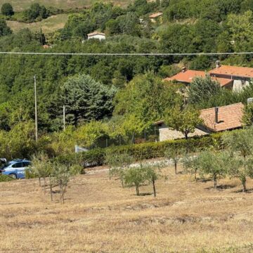 Perugia, strage in famiglia: trovati morti padre, madre e figlia