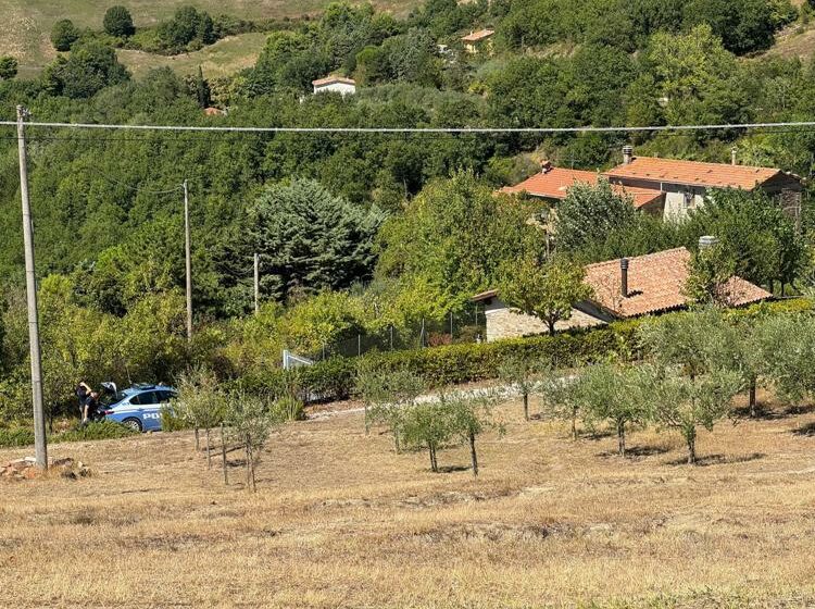 Perugia, strage in famiglia: trovati morti padre, madre e figlia