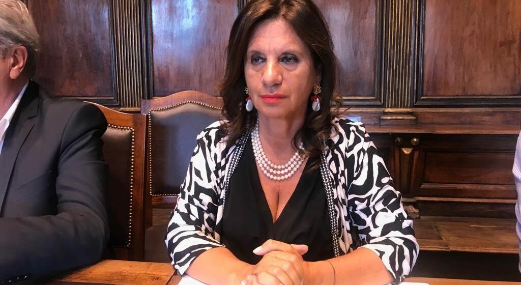 Il rancoroso e ultradepresso partito del web e l’opposizione elegante e mirata di Laura Allegrini