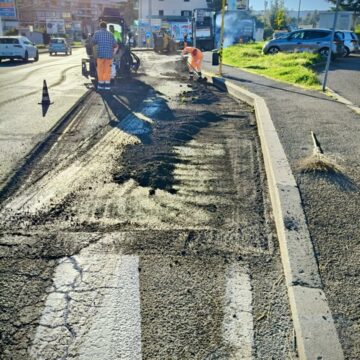 Men at work,  partiti i lavori di asfaltatura in via Ramacci al Riello