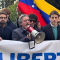 Battistoni guida la protesta di Forza Italia  contro la dittatura Maduro per la libertà in Venezuela