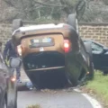 Perde il controllo dell’auto e cappotta sulla Cassia Cimina, ferita una donna